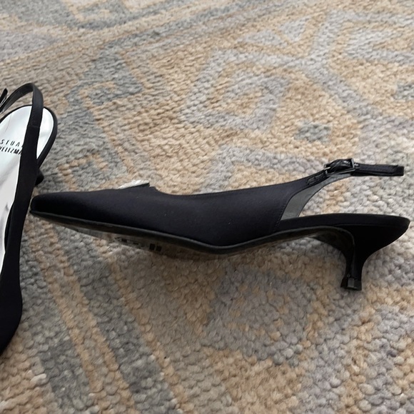 Beautiful brand new Stuart Weitzman satin shoe - Picture 3 of 5